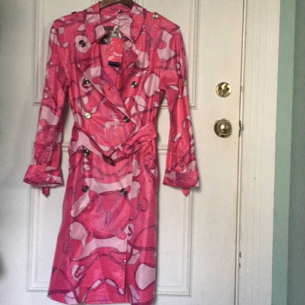 Burberry spring trench coat/raincoat